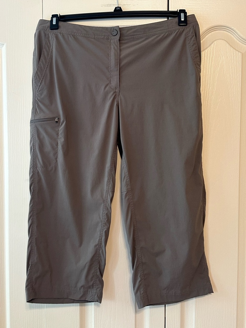 L.L. Bean Women's Taupe Cropped Trail Pants. Size 16